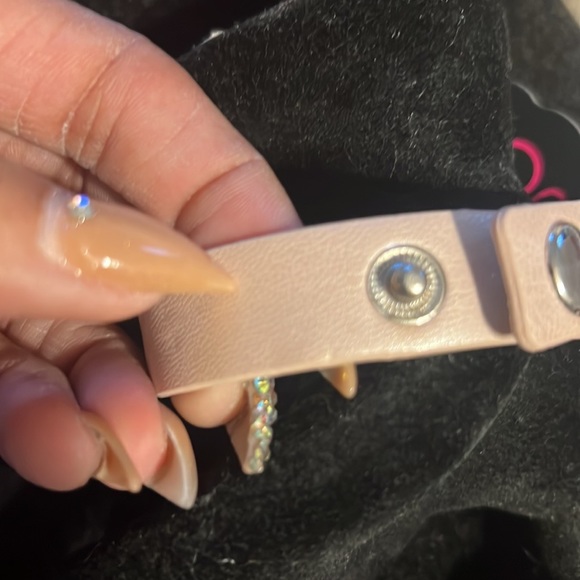 $5 Pink leather snap bracelet - Picture 3 of 3